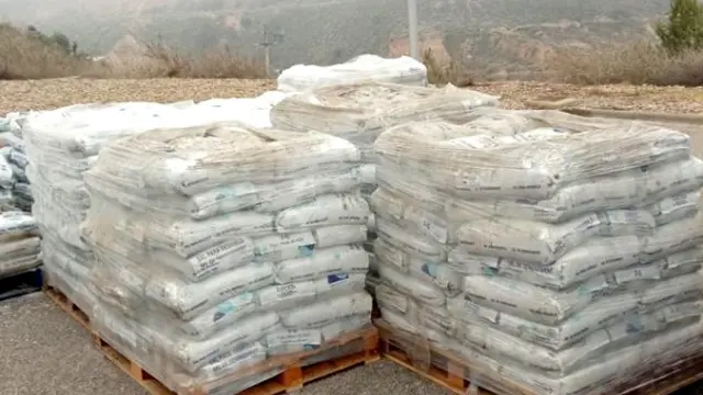 La Comarca del Bajo Cinca ha hecho acopio de 8.000 kilos de sal que se han almacenado en el parque de bomberos de la DPH.
