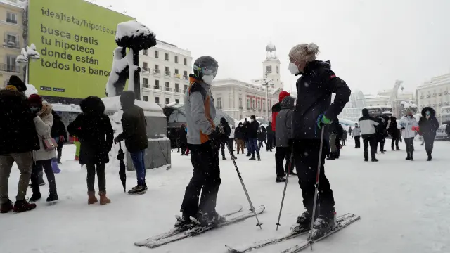 Esquiando en Madrid en la nieve de la borrasca Filomena