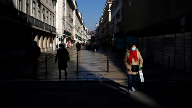 Gente con mascarillas en Lisboa, el pasado lunes.