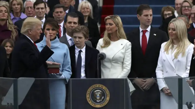 Tiffany Trump, a la derecha, junto a sus hermanos en la toma de posesión de su padre.