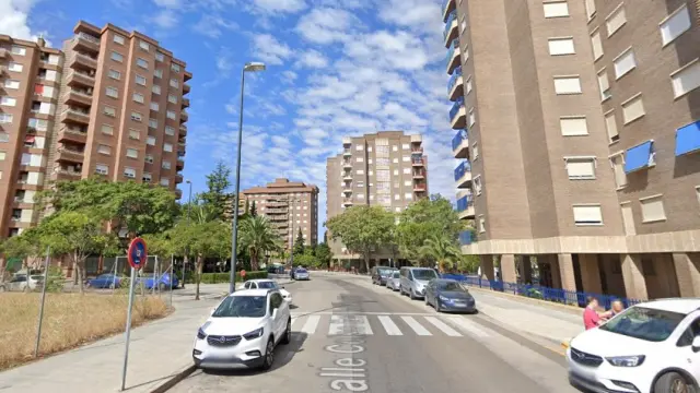 Una imagen de la calle de Celso Emilio Ferreiro, donde se accidentó ayer un motorista.