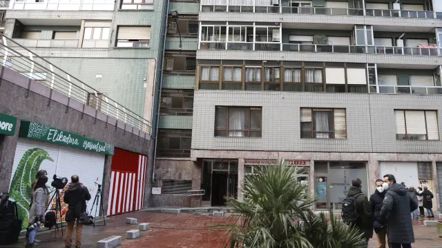 Fallece una sexta persona por el brote en un portal de Santutxu, en Bilbao