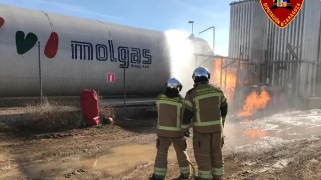 Sofocan el incendio de un depósito de gas para quemar cadáveres de animales en Muel