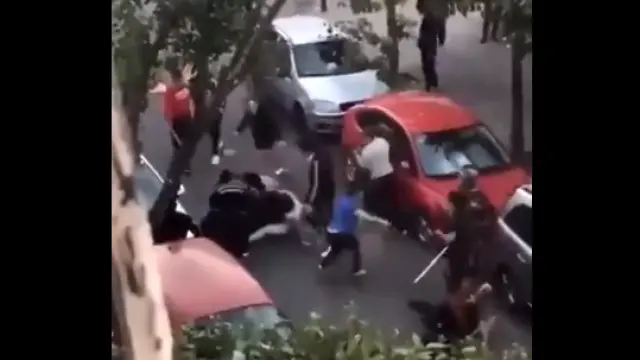 Imagen de la pelea grabada por vecinos y compartida en redes sociales