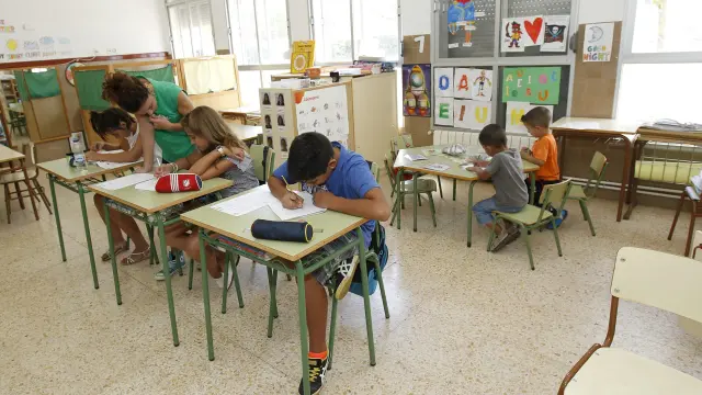 Inicio de curso escolar en el colegio de Visiedo con solo cinco alumnos. Foto Antonio Garcia/Bykofoto. 10-09-14[[[HA ARCHIVO]]]