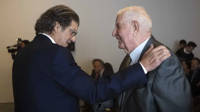 Juan Bolea (izquierda) en un acto con su padre en 2019.