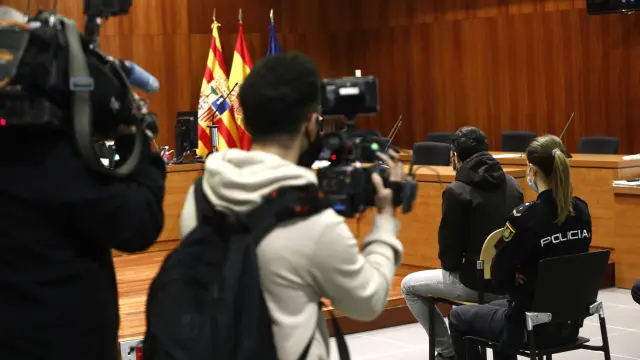 El acusado, Aarón Jonás B., durante la primera sesión del juicio que se celebra en la Audiencia de Zaragoza.