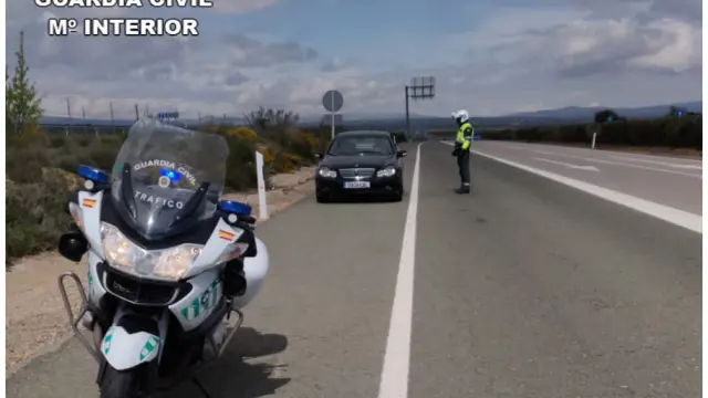 Patrulla de la Guardia Civil de Tráfico en la A-23 en Teruel.