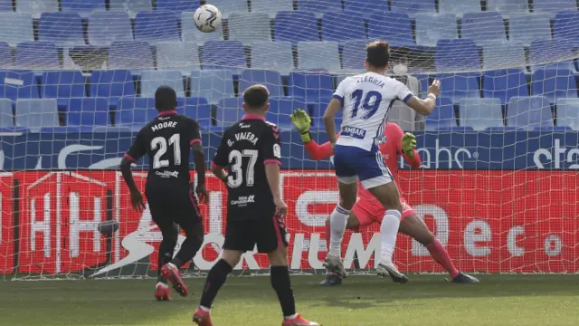 Álex Alegría en el momento del gol.