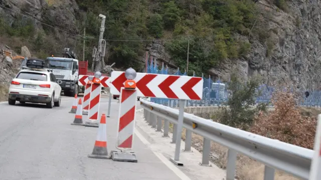 Obras que se están ejecutando en la N-260, entre Campo y el Congosto del Ventamillo.