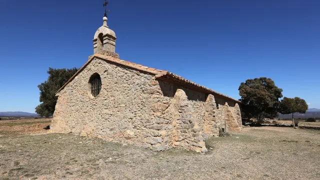 La ermita de la Santa Cruz, en el paraje donde se registró la explosión de una granada que hirió a un pastor.