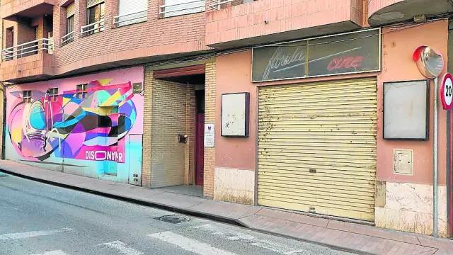El antiguo cine, cerrado en 2008, está justo al lado de la discoteca del mismo nombre