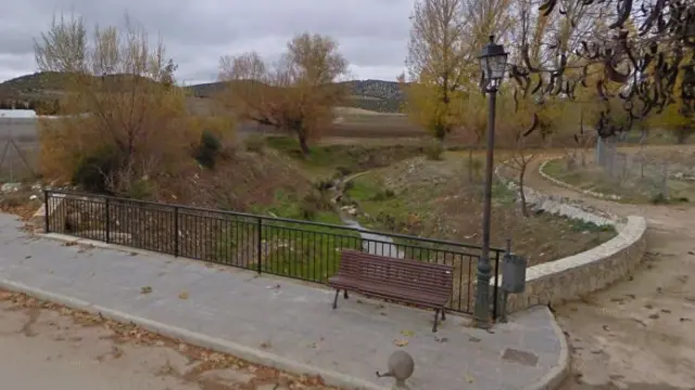 Cauce del río a su paso por Campotéjar, Granada.