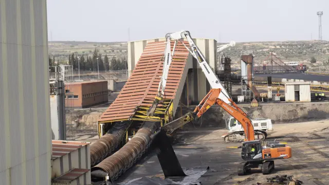 Endesa comienza los trabajos de desmantelamiento de la central termica de Andorra ( Teruel). Foto Antonio Garcia/Bykofoto.[[[FOTOGRAFOS]]][[[HA ARCHIVO]]]