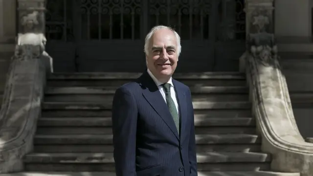 José Luis Rodrigo Escrig, ante la sede de la Fundación Bancaria Ibercaja