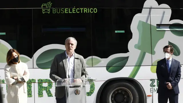 Jorge Azcón anuncia la compra de 68 autobuses eléctricos para Zaragoza