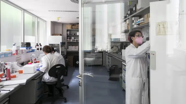 Trabajadores del laboratorio satélite, en la sede del Centro de Investigación