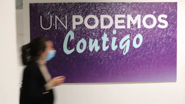 Cartel de Unidas Podemos en su sede de Madrid
