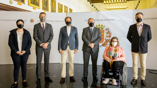 El concejal de Acción Social, Ángel Lorén, con representantes de las entidades de personas con discapacidad