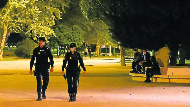 Dispositivo policial en un parque el pasado octubre durante la no celebración de las fiestas del Pilar.
