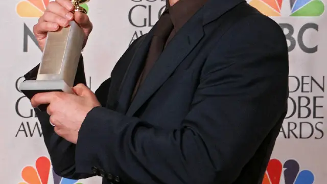 Tom Cruise, con un Globo de Oro, en 2000.