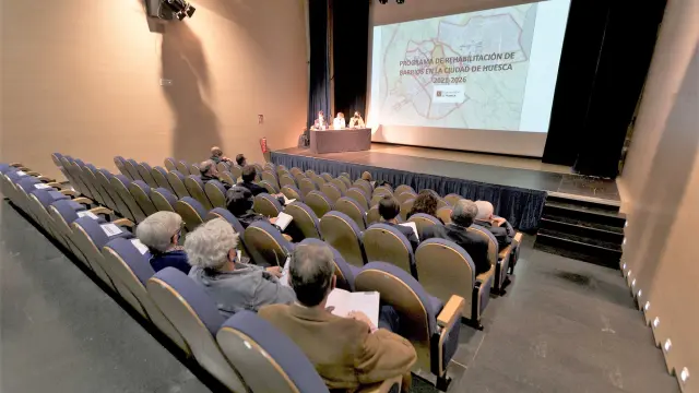 Presentación del proyecto de regeneración urbanística en el Centro Cívico de Huesca este miércoles.