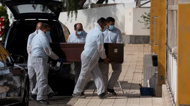 Enterrados en Santa Cruz de Tenerife 15 de los 24 fallecidos hallados en el cayuco a la deriva