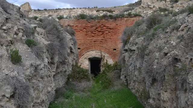 Boca de la antigua mina de azufre de Libros, la mayor del país en su época.
