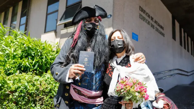 La pareja de Vigo ha logrado casarse con el novio disfrazado de Jack Sparrow.