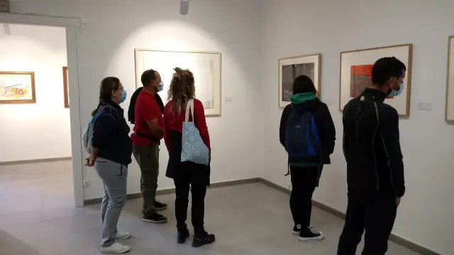 Público en el Centro de Arte Contemporáneo de Aínsa.