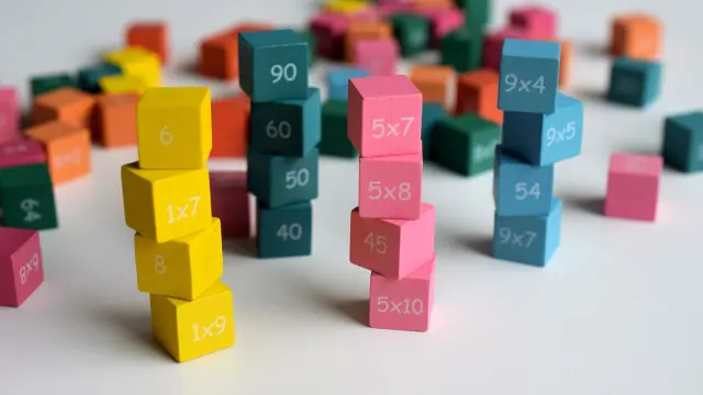 Cubos con operaciones matemáticas