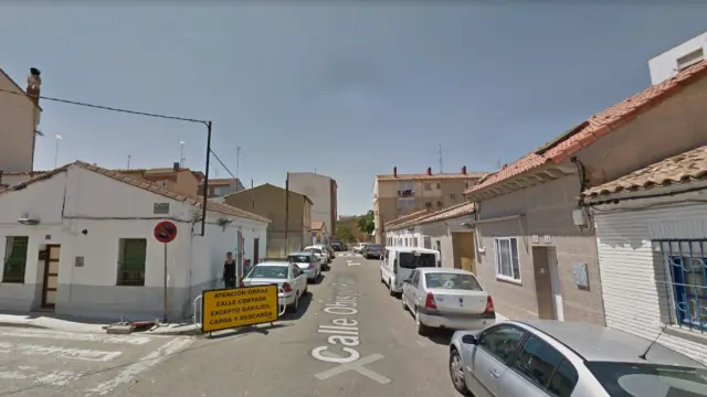 El camión estaba aparcado en la calle del Obispo Paterno, en el barrio Oliver de Zaragoza.