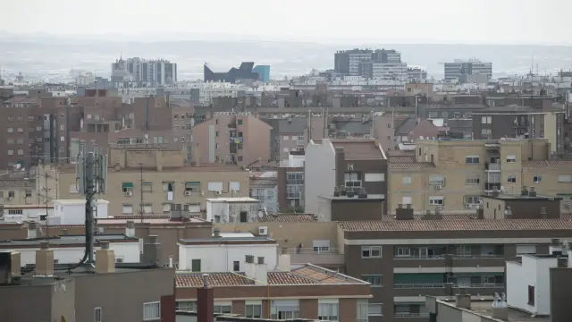 En Zaragoza se pueden encontrar cientos de bloques sin terraza ni balcón.