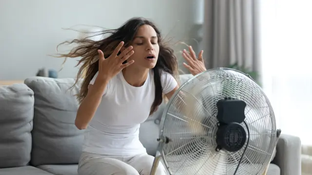 Superando el calor en el salón de casa con un ventilador
