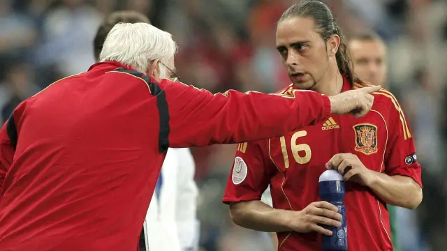 Sergio García recibe indicaciones de Luis Aragonés en la Euro 2008