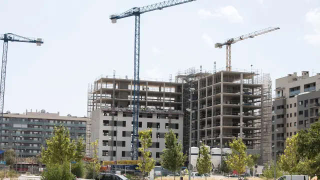Imagen de archivo de la construcción de una promoción de viviendas en Zaragoza