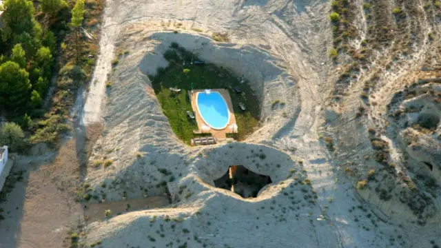 Vista aérea del hotel cueva de Tardienta-Monegros