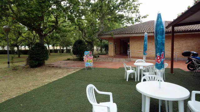 Zona habilitada como cafetería en el campin San Jorge de Huesca.