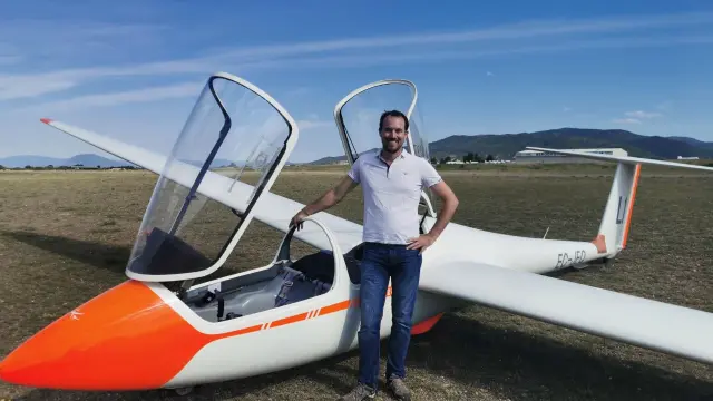 Un piloto de récord de Europa de distancia en el aeródromo de Santa Cilia
