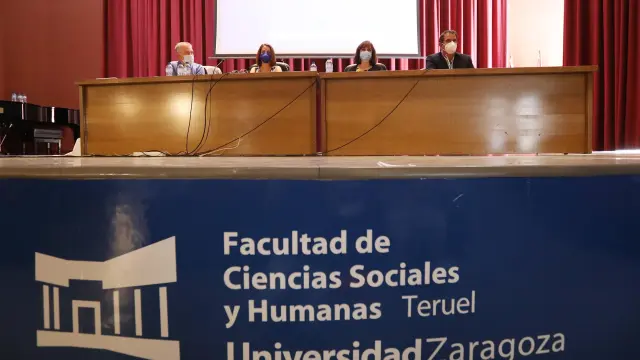 Clausura del acto en la Facultad de Ciencias Sociales y Humanas de Teruel.