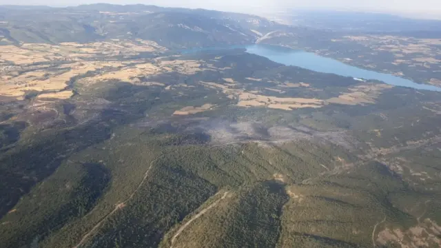Imagen aérea de la superficie quemada en Graus.