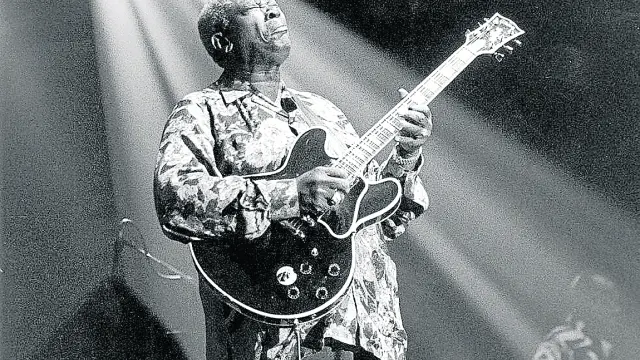 El ‘bluesman’ estadounidense, con su guitarra Lucille, en la sala Multiusos en 1997.