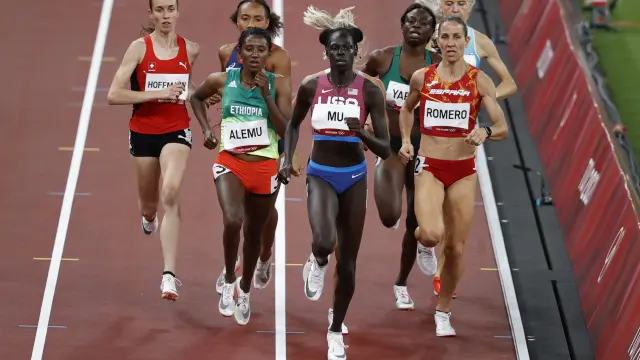 Tokyo 2020 Olympics - Athletics - Womens 800m - Semifinal - OLS - Olympic Stadium, Tokyo, Japan - July 31, 2021. Athing Mu of the United States,  Habitam Alemu of Ethiopia and Natalia Romero of Spain in action in Semifinal 2[[[REUTERS VOCENTO]]] OLYMPICS-2020-ATH/W-800M-SFNL-000200