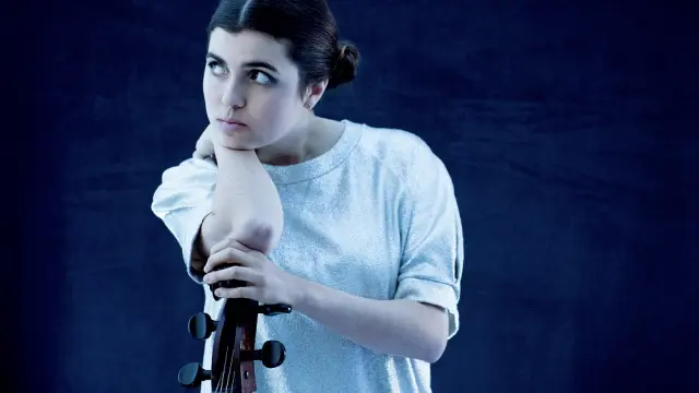 La cantautora y violonchelista brasileña Dom La Nena.