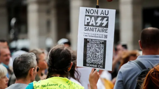 Parisians hold anti-health pass protests