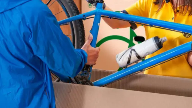 Una imagen del servicio de envío de bicicletas de Correos.