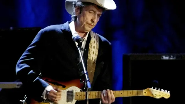FILE PHOTO: File photo of rock musician Bob Dylan performing at the Wiltern Theatre in Los Angeles