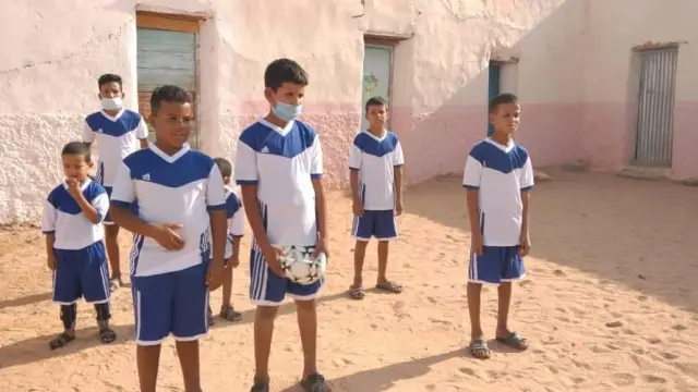 Niños saharauis de los campamentos de refugiados en Tinduf (Argelia).