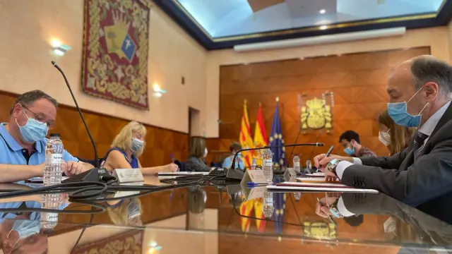 El subdelegado del Gobierno en Zaragoza, Fernando Beltrán, se ha reunido este jueves con las entidades sociales que se han encargado de la acogida de refugiados afganos en Aragón.