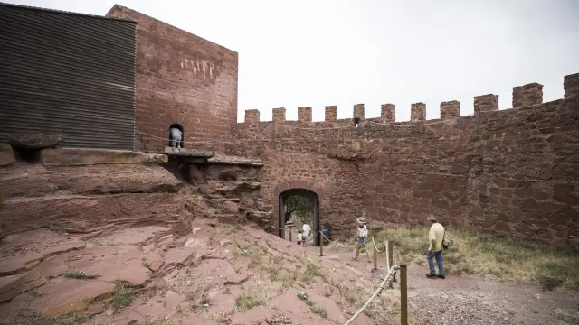 El Castillo de Peracense ha sido objeto de obras de restauración y mejora del entorno recientemente.